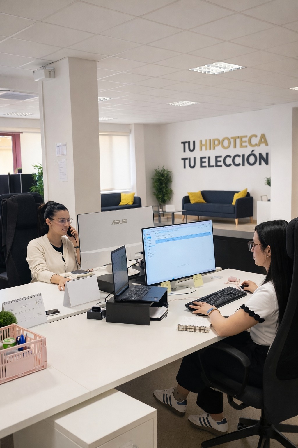 Equipo EV+ Hipotecas trabajando